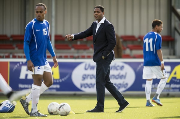 世界杯FIFA体育新闻:帕特里克·克鲁伊维特 (Patrick Kluivert) 于 2015 年在库拉索岛