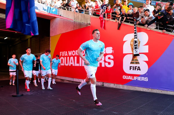 世界杯FIFA体育新闻:克里斯·伍德带领新西兰队参加2026年国际足联世界杯预选赛。