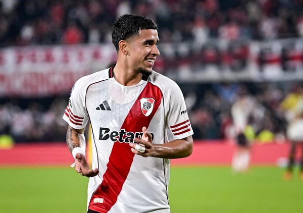 世界杯FIFA体育新闻:肯德里·帕埃斯在河床队过得很开心