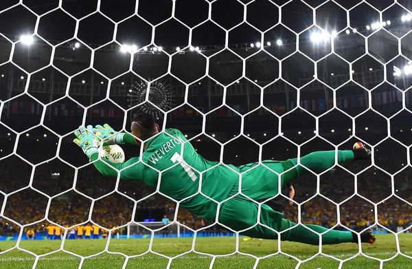 世界杯FIFA体育新闻:在马拉卡纳体育场举行的2016年奥运会决赛中,韦弗顿扑出了巴西队对阵德国队的点球。