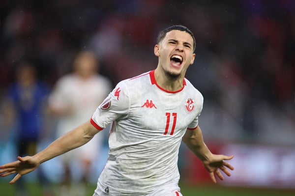 世界杯FIFA体育新闻：突尼斯队的伊斯梅尔·加尔比在坦桑尼亚非洲国家杯期间对阵坦桑尼亚队