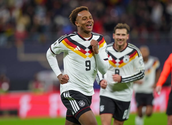 世界杯FIFA体育新闻：阿桑·韦德拉奥戈庆祝他代表德国队对阵斯洛伐克队的首粒进球