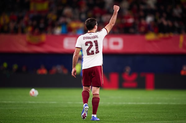 世界杯FIFA体育新闻:米克尔·奥亚尔萨瓦尔 - 西班牙对塞尔维亚 - 友谊赛