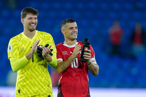 世界杯FIFA体育新闻:瑞士选手格雷戈尔·科贝尔和格拉尼特·扎卡