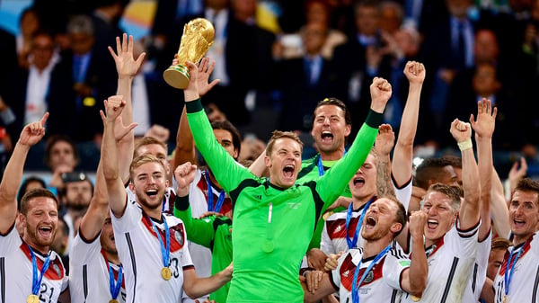 世界杯FIFA体育新闻:2014年世界杯曼努埃尔·诺伊尔奖杯