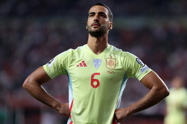 世界杯FIFA体育新闻:米克尔·梅里诺在FIFA世界杯26期预选赛中为西班牙队攻入一球后庆祝。
