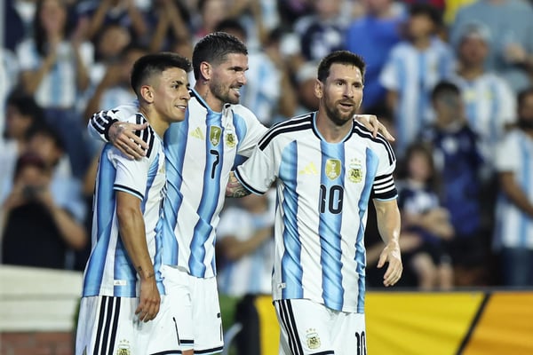 世界杯FIFA体育新闻:FWC 2026 > 莱昂内尔·梅西、蒂亚戈·阿尔马达和罗德里戈·德保罗庆祝阿根廷对阵冰岛的进球