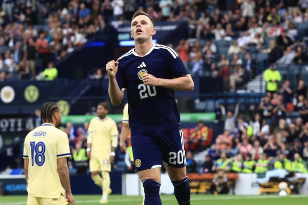 世界杯FIFA体育新闻:劳伦斯·尚克兰在世界杯前夕苏格兰队与库拉索队的比赛中攻入一球。