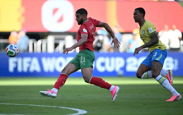 世界杯FIFA体育新闻:摩洛哥中场球员伊斯梅尔·赛巴里攻破巴西队球门