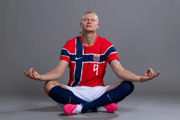 世界杯FIFA体育新闻：埃尔林·哈兰德，挪威前锋