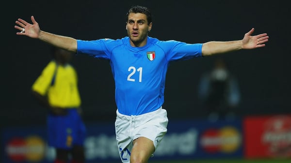世界杯FIFA体育新闻：2002_G_Vieri_1-0_ITA_ECU