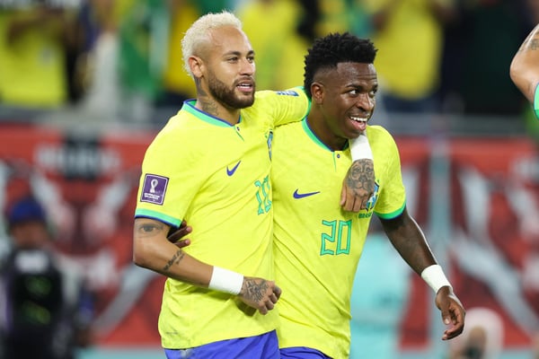 世界杯FIFA体育新闻：2022年12月5日，巴西的内马尔和维尼修斯·儒尼奥尔。