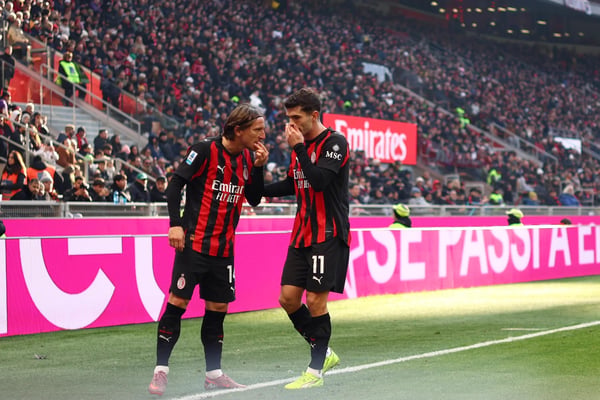 世界杯FIFA体育新闻:米兰队的卢卡·莫德里奇和克里斯蒂安·普利西奇