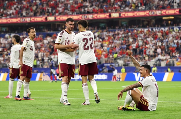 世界杯FIFA体育新闻:佩德罗·波罗庆祝