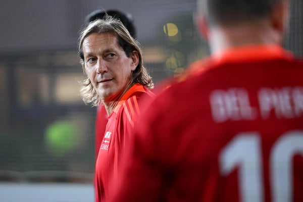 世界杯FIFA体育新闻:国际足联传奇杯在洛克菲勒中心举行