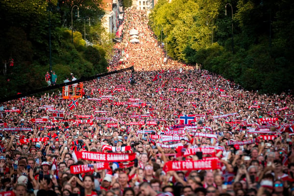 世界杯FIFA体育新闻:球迷们在2026年世界杯后欢迎挪威国家队归来