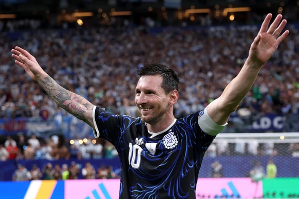 世界杯FIFA体育新闻:英格兰对阵阿根廷:半决赛 - 2026年国际足联世界杯