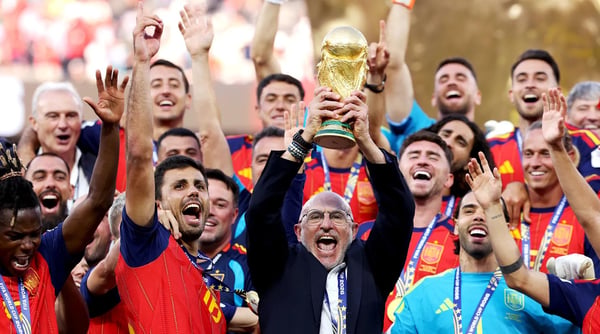 世界杯FIFA体育新闻:西班牙对阵阿根廷的决赛:捧起奖杯——2026年国际足联世界杯