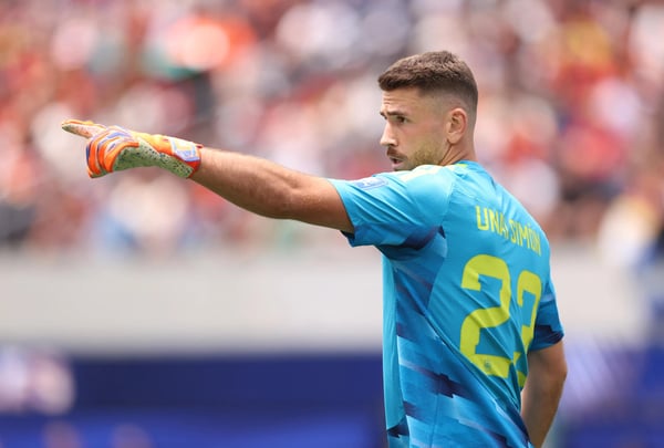 世界杯FIFA体育新闻:乌奈·西蒙·斯佩恩