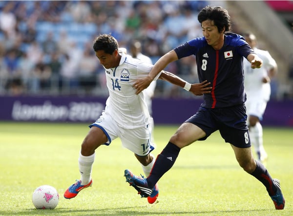 世界杯FIFA体育新闻:2012年伦敦奥运会洪都拉斯队对阵日本队的安迪·纳贾尔