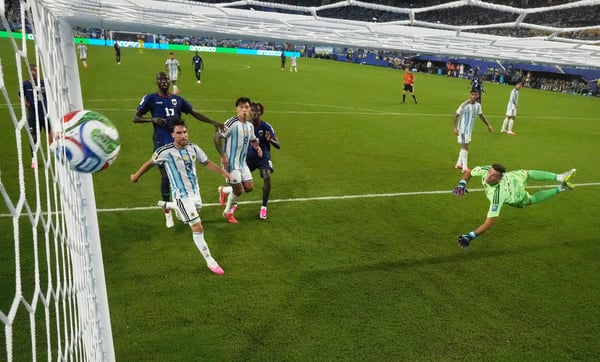 世界杯FIFA体育新闻：阿根廷对阵佛得角：2026年国际足联世界杯32强赛