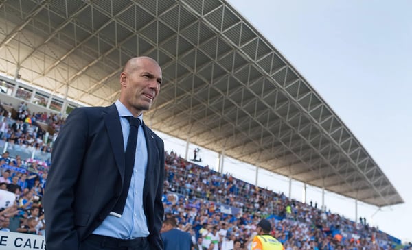 世界杯FIFA体育新闻：齐达内观看他的皇家马德里队比赛