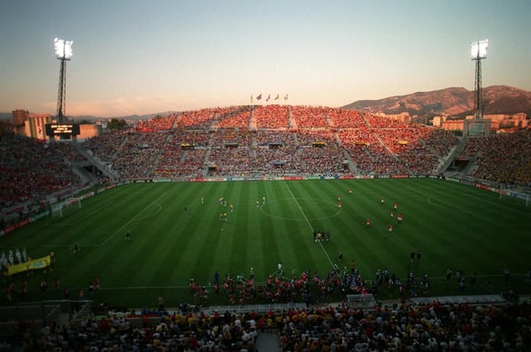 世界杯FIFA体育新闻：1998年法国世界杯A组巴西对阵挪威之前，马赛韦洛德罗姆球场的景象