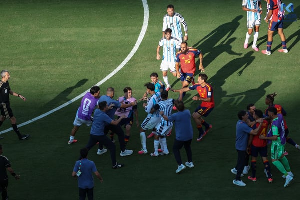 世界杯FIFA体育新闻:阿根廷在世界杯上饱受诟病。/ Pat Isaacs/MI News/NurPhoto/Getty Images