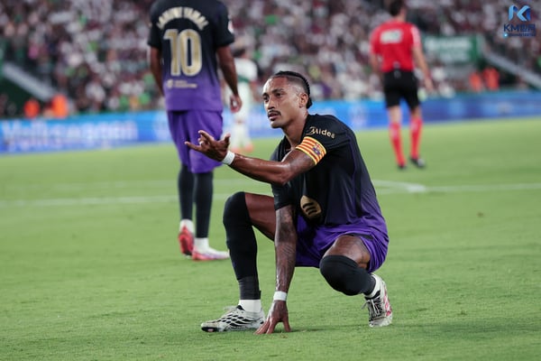 世界杯FIFA体育新闻:拉菲尼亚的蜘蛛侠庆祝动作是为了向他的儿子致敬,而不是向朱利安·阿尔瓦雷斯致敬。/ David Ramirez/Soccrates/Getty Images