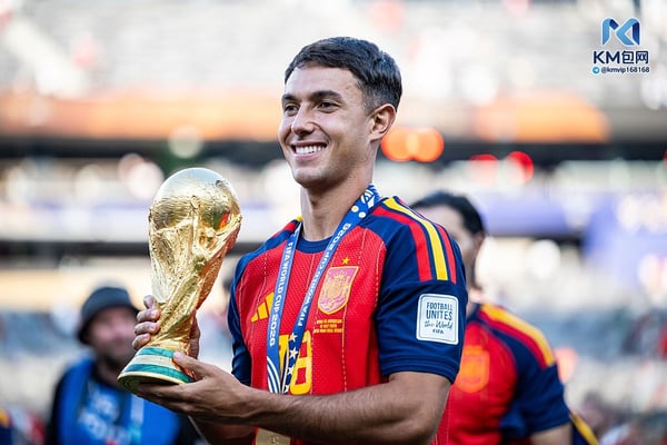 世界杯FIFA体育新闻：祖比门迪上赛季在最后阶段遭遇了困难。 / Marvin Ibo Guengoer/GES Sportfoto/Getty Images
