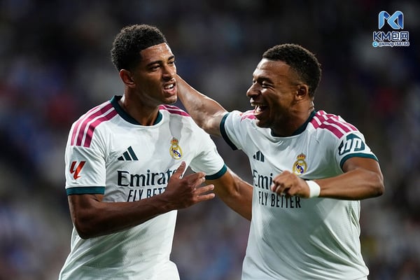 世界杯FIFA体育新闻：周三晚，伯纳乌球场迎来了穆里尼奥麾下超级球星们的精彩亮相。/ Jose Breton/Pics Action/NurPhoto/Getty Images