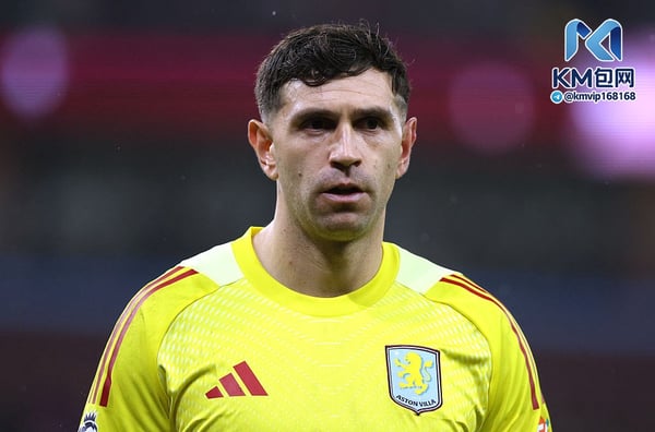 世界杯FIFA体育新闻:埃米利亚诺·马丁内斯可能在转会窗口关闭前完成转会。/ Neal Simpson/Sportsphoto/Allstar/Getty Images