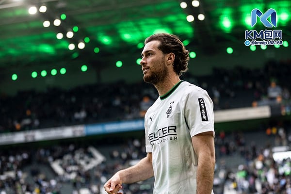 世界杯FIFA体育新闻：乔·斯卡利与门兴格拉德巴赫的合同还剩一年。/ Christian Verheyen/Borussia Moenchengladbach/Getty Images