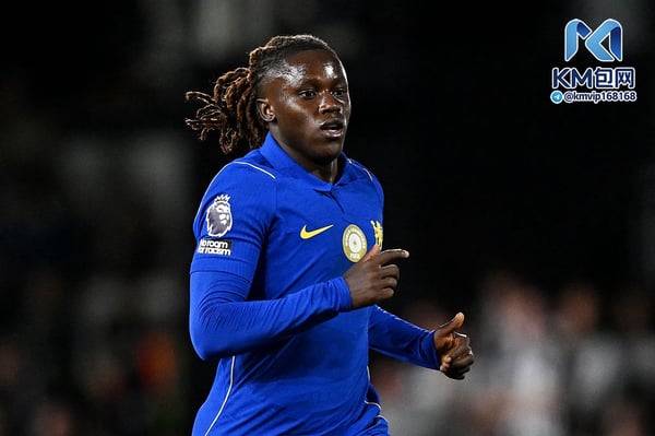 世界杯FIFA体育新闻：乔瓦尼·昆达是切尔西队史上身价最高的年轻球员之一。/ Darren Walsh/切尔西足球俱乐部/Getty Images