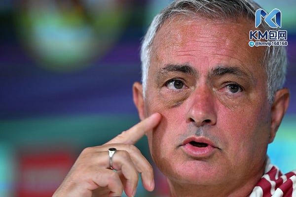 世界杯FIFA体育新闻：穆里尼奥的球队在接下来的几天里将面临严峻考验。/ Burak Akbulut/Anadolu/Getty Images