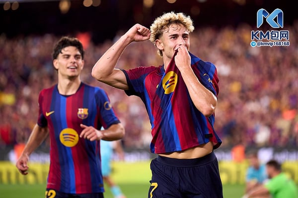 世界杯FIFA体育新闻：费尔明·洛佩斯（前）本赛季开局表现出色。/ Pablo Rodriguez/Quality Sport Images/Getty Images