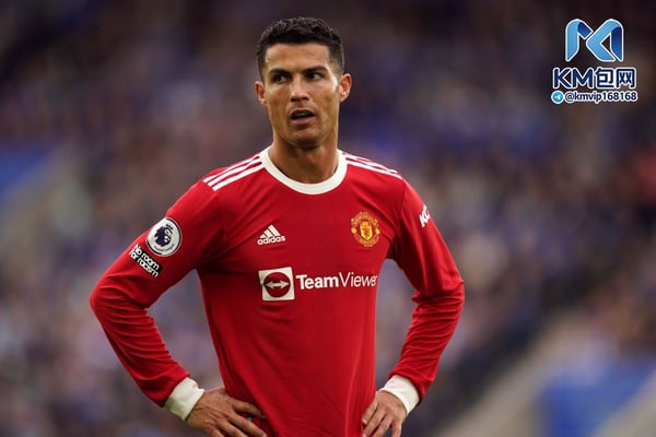 世界杯FIFA体育新闻：克里斯蒂亚诺·罗纳尔多短暂重返老特拉福德球场。/ Mike Egerton/PA Images/Getty Images
