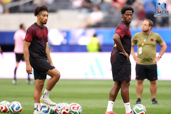 世界杯FIFA体育新闻：内森·萨利巴（左）和乔纳森·戴维（右）的加盟，使加拿大成为西甲联赛中北美球员人数最多的国家。/ Fran Santiago/Getty Images