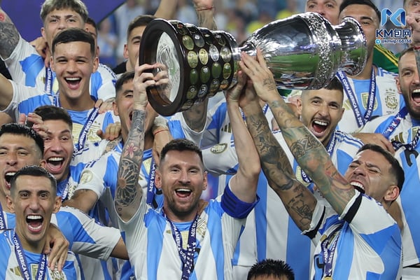 世界杯FIFA体育新闻:2024年美洲杯是梅西(图中)代表阿根廷队赢得的最后一个冠军。/ Peter Joneleit/Icon Sportswire/Getty Images