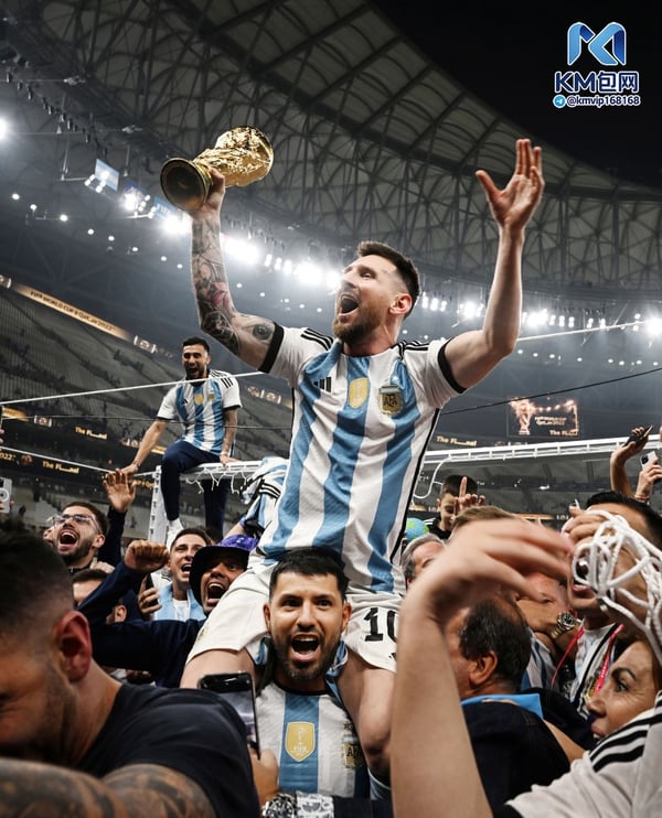 世界杯FIFA体育新闻:莱昂内尔·梅西带领阿根廷队征服了所有冠军。/迈克尔·里根/国际足联/盖蒂图片社