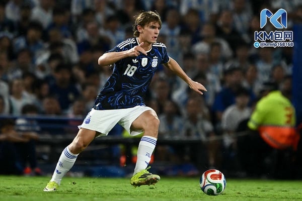 世界杯FIFA体育新闻:尼科·帕斯是一颗冉冉升起的新星。 /路易斯·罗巴约/法新社/盖蒂图片社。