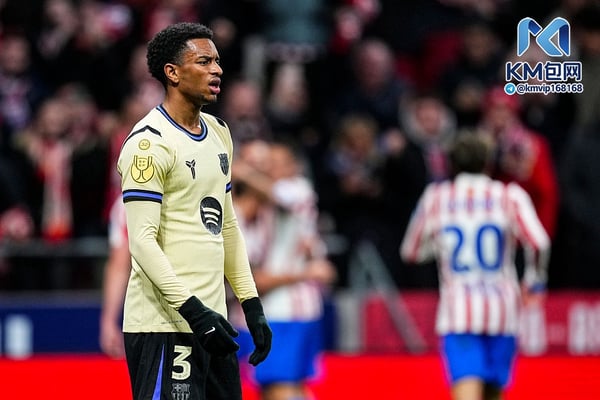 世界杯FIFA体育新闻:亚历杭德罗·巴尔德在汉斯·弗里克麾下的第二个赛季可谓噩梦般糟糕。/ Oscar J. Barroso/Europa Press/Getty Images