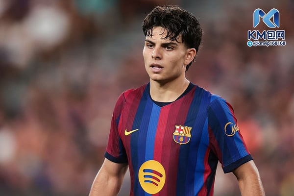 世界杯FIFA体育新闻:哈维·埃斯帕特本赛季初在左后卫位置上的表现令人印象深刻。/ Eric Alonso/Getty Images