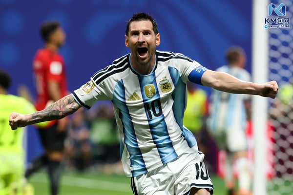 世界杯FIFA体育新闻:梅西从2009年开始身披10号球衣代表国家队出战。/ 吴志钊/VCG/Getty Images
