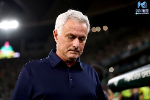 世界杯FIFA体育新闻:周五晚,何塞·穆里尼奥执教皇家马德里期间遭遇了本赛季的首场失利。/ Fran Santiago/Getty Images