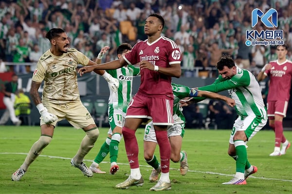 世界杯FIFA体育新闻:姆巴佩罚丢点球的画面将长久地留在人们的记忆中。/ Eric Verhoeven/Soccrates/Getty Images