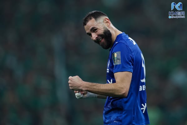世界杯FIFA体育新闻：卡里姆·本泽马有可能重返皇家马德里吗？/ Yasser Bakhsh/Getty Images