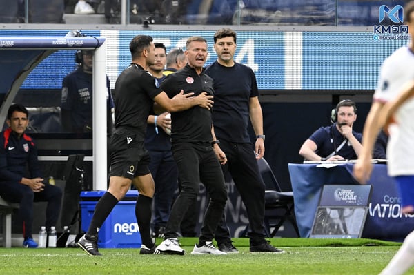 世界杯FIFA体育新闻:毛里西奥·波切蒂诺(右)即将召集新阵容参加秋季友谊赛,其中包括与杰西·马什(左)执教的加拿大队的比赛,他至今尚未战胜过加拿大队。/ 图片来自路透社