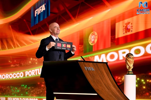 世界杯FIFA体育新闻：詹尼·因凡蒂诺公布了2024年世界杯的主办国名单。/ 哈罗德·坎宁安 - 国际足联/盖蒂图片社