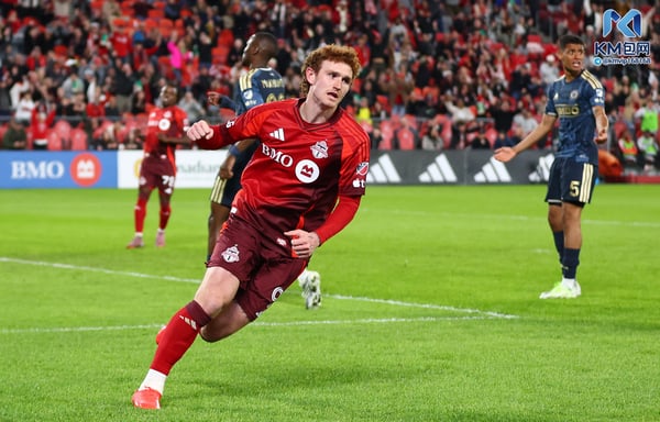 世界杯FIFA体育新闻：多伦多FC队的乔什·萨金特找回了射门感觉。/ Vaughan Ridley/Getty Images